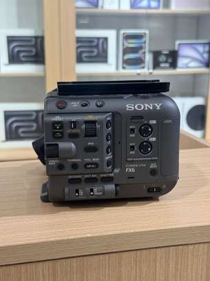 Sony FX6 + 28-135mm F4 G OSS image 2