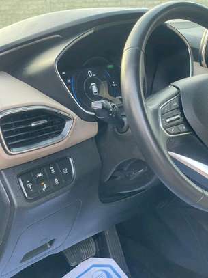 Hyundai Santa Fe AWD 2020 image 9