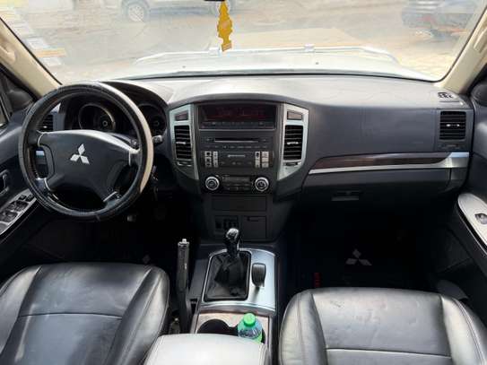 Mistubichi pajero 2015 image 4