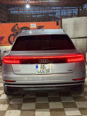 Audi Q8 S-LINE image 4