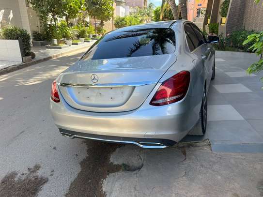 Mercedes Benz C300 2018 image 7
