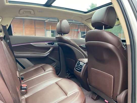 SUV blanc image 9