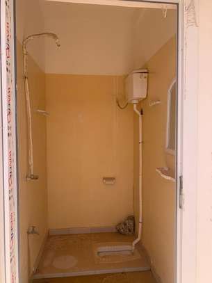 VILLA BASSE A LOUER A THIES  CITE DIOBASS image 2