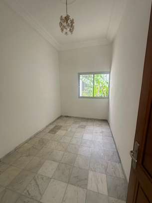Villa de 8 chambres a louer aux Almadies image 4