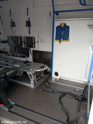 AMBULANCE RENAULT MASTER image 5