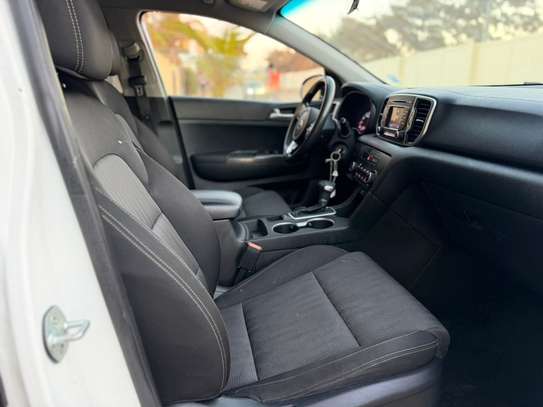 KIA SPORTAGE image 4