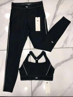 tenue  sport pour femme image 3