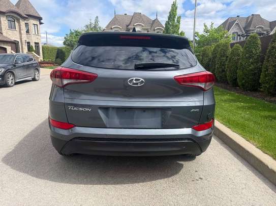 HYUNDAI TUCSON image 9