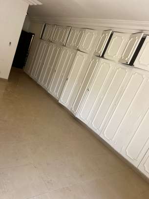 Très jolie villa F8 avec piscine aux Almadies image 13