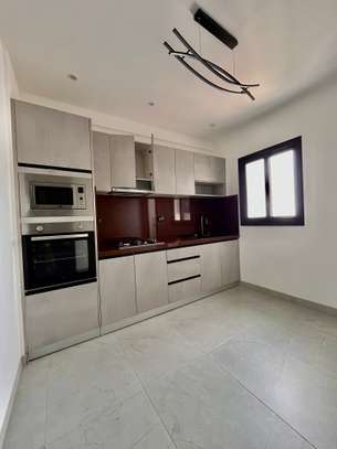 Appartement neuf à louer au Point E dans une rue très calme image 12
