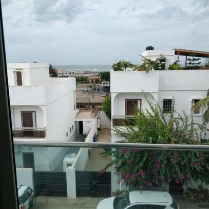 Maison 6 chambres à louer côté marina bay Almadies image 4