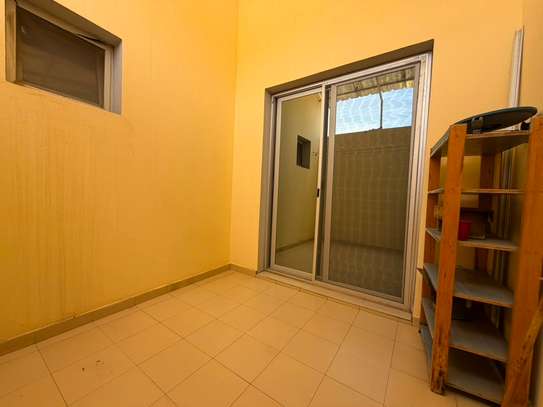 Appartement lumineux avec balcons design moderne image 4