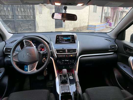 MITSUBISHI ECLIPSE CROSS image 4