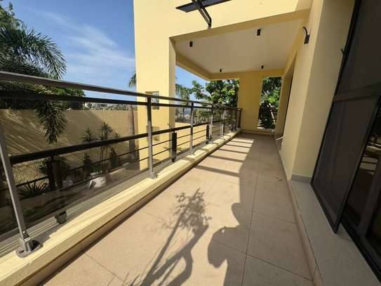 Location magnifique villa F5 Piscine Fann résidence image 5