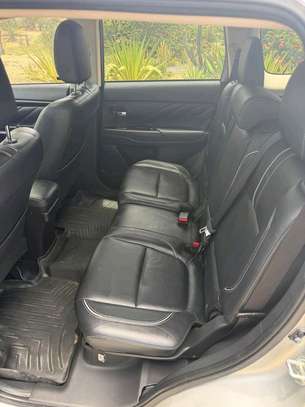 Mitsubishi outlander Phev image 6
