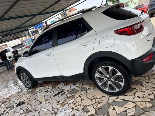 Kia Stonic SUV blanc image 4