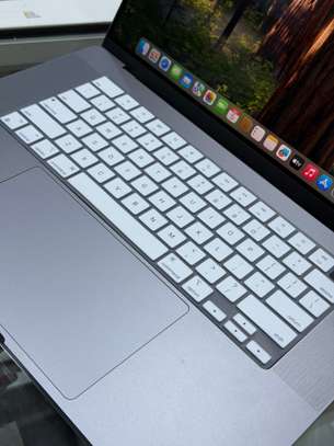 MacBook Pro 2023 m2 Pro 16 pouces image 2
