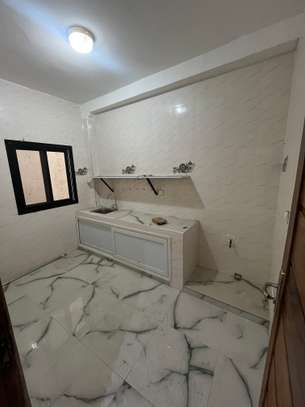 Appartement F3 neuf à louer à la cité Mbackiyoufaye image 5