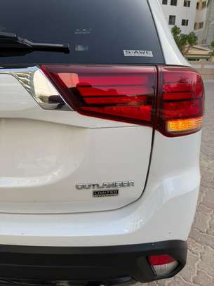 Mitsubishi outlander 2018 image 6