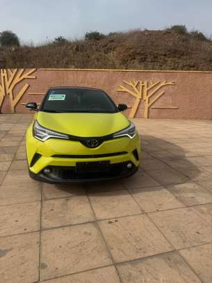 Toyota C-HR SUV Compact vert Fluo Vif Maniable image 2