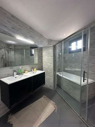 APPARTEMENTS F4 MEUBLÉ A LOUER POINT E image 9