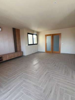 Spacieux appartement F5 à louer au Point E (piscine) image 10