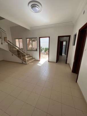 Jolie villa F6 avec jardin à Ngor Almadies image 7