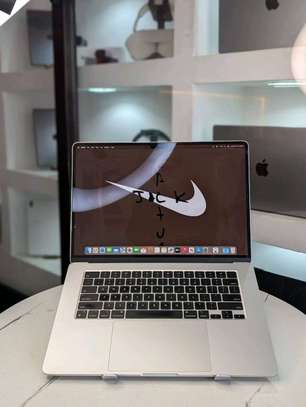 MacBook pro touch bar 2019 core i9 RAM 16 ssd 1tera image 6