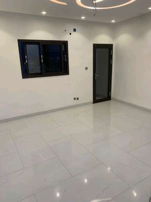 Immeuble R+ 11 image 5