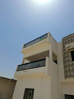 SUPERBE VILLA R+1 TIVAOUANE OUOLOF (THIES) image 3