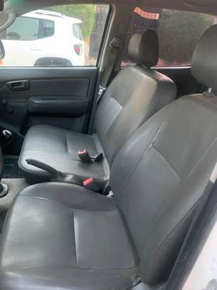 Toyota l200 image 6