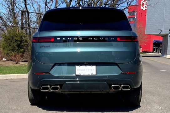 2025 Range Rover Sport P530 V8 Dynamic SE AWD image 9