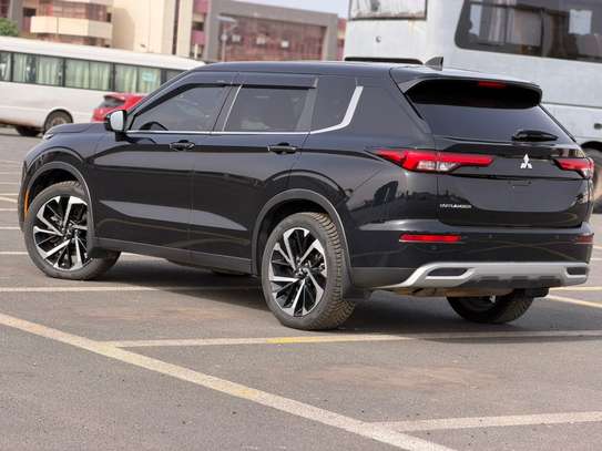Mitsubishi outlander image 5
