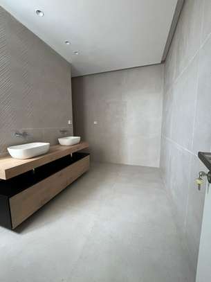 Dakar plateau appartement F5 image 6