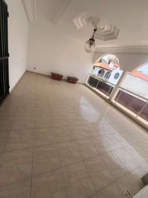 Jolie villa F7 avec piscine aux Almadies image 13