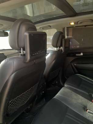 Kia Sorento SUV blanc spacieux et confortable image 4