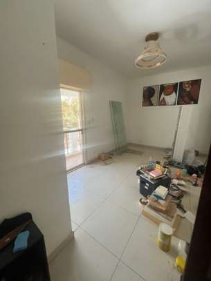 Belle villa vide F7 avec piscine à louer à Mermoz image 8