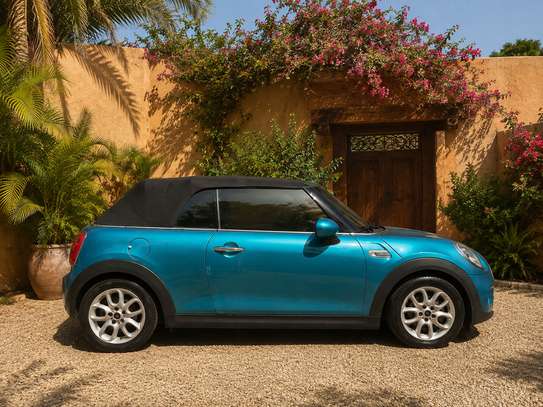 Mini Cooper Cabriolet Bleu Métallisé Faible Kilométrage image 3