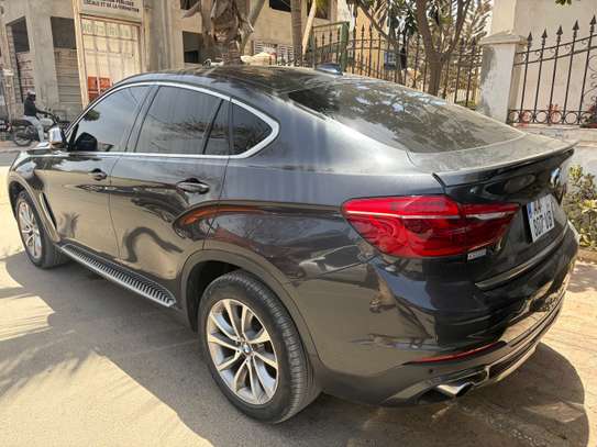 BMW X6 SUV gris métallisé polyvalent image 2