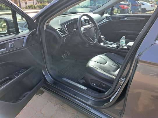 Ford Fusion Gris métallisé Berline image 8
