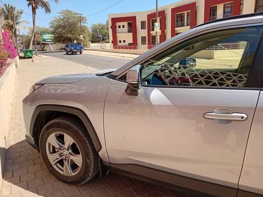 Toyota RAV4 image 3