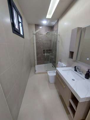 Location non meublé - 4 chambres salon Yoff - 300m2 image 6