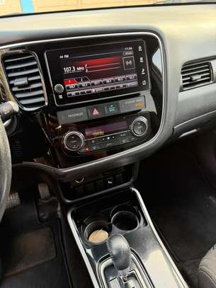 Mitsubishi outlander 2018 image 9
