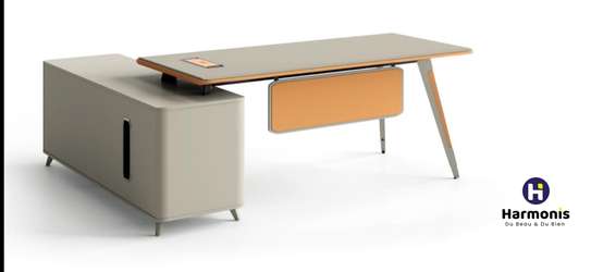 Des tables de bureau – Élégance, solidité et fonctionnalité image 6