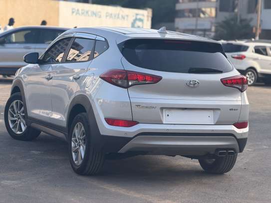 Hyundia Tucson image 4