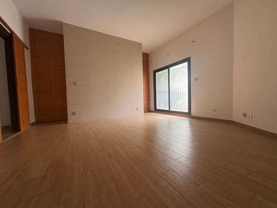 Duplex entrée privée F5 à louer Almadie derrièr Philippe image 4