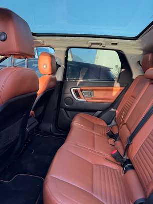 Land Rover Discovery image 7