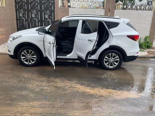 Hyundai  santafe 2018 image 4