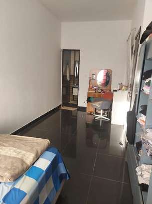 Villa R+1 à louer avec les meubles coté Ecole Mariama Niasse image 10