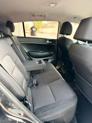 KIA SPORTAGE image 4